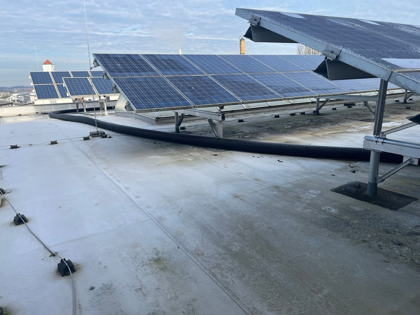 Photovoltaikmodule auf einem Flachdach